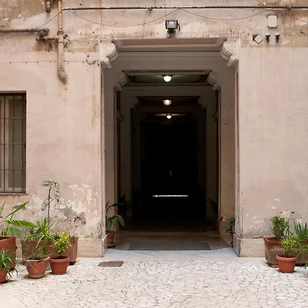 Lucky Domus Esquilino Daire *