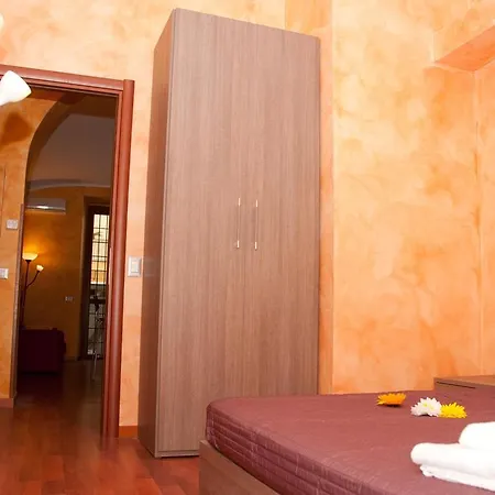 Lucky Domus Esquilino Daire *